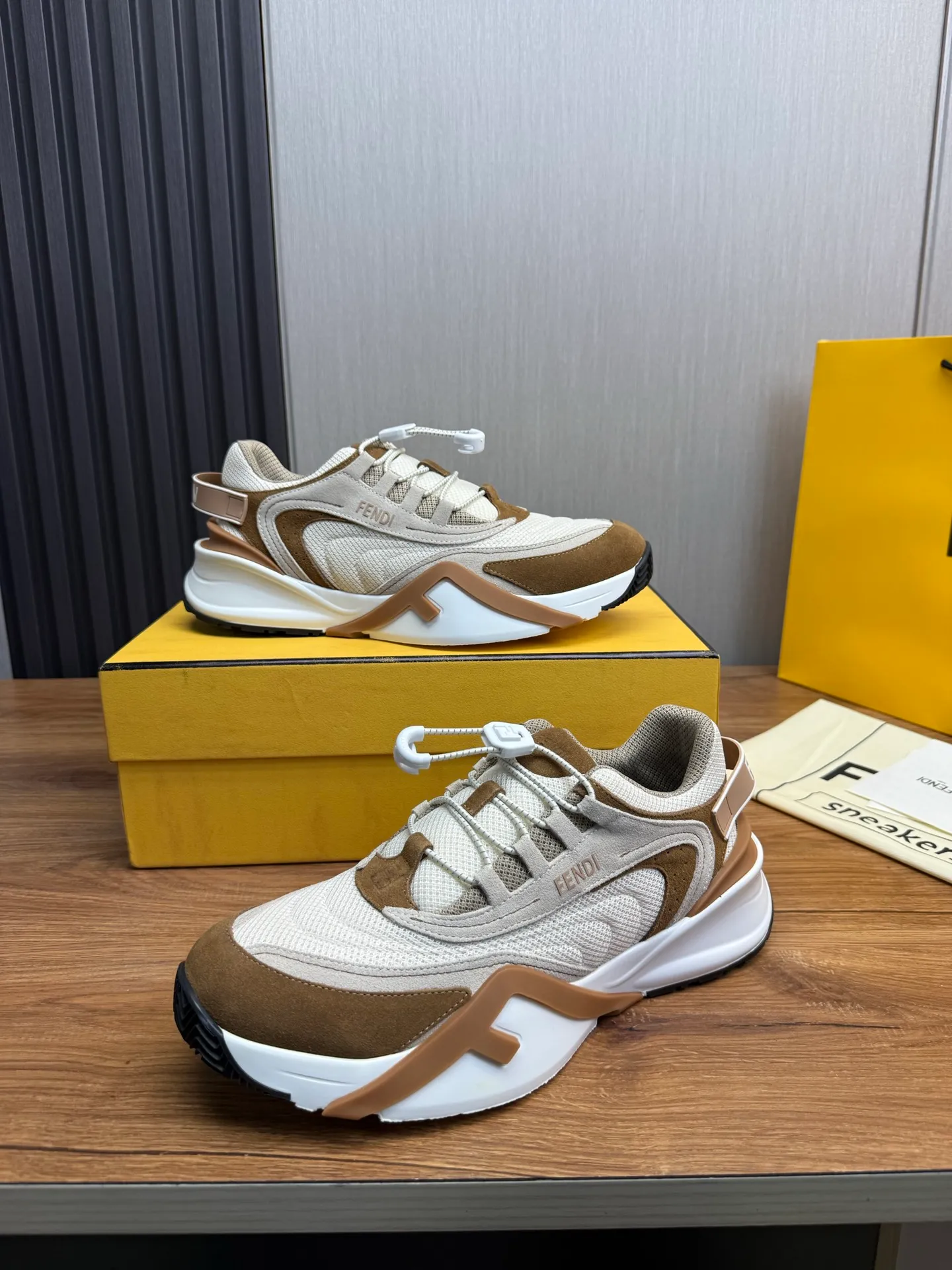 Men's men's shoes 💰560💰 Fendi [Fendi] hot style is on the market 🔥Fashionable casual men's shoes 🔱 Made of original brand fly knit fabric. Original cowhide + breathable mesh lining + sheepskin feet. Perfect shape and top quality, you deserve it 🔜Original rubber outsole, ultra-light, non-slip and wear-resistant 👣 Standard size 38-44